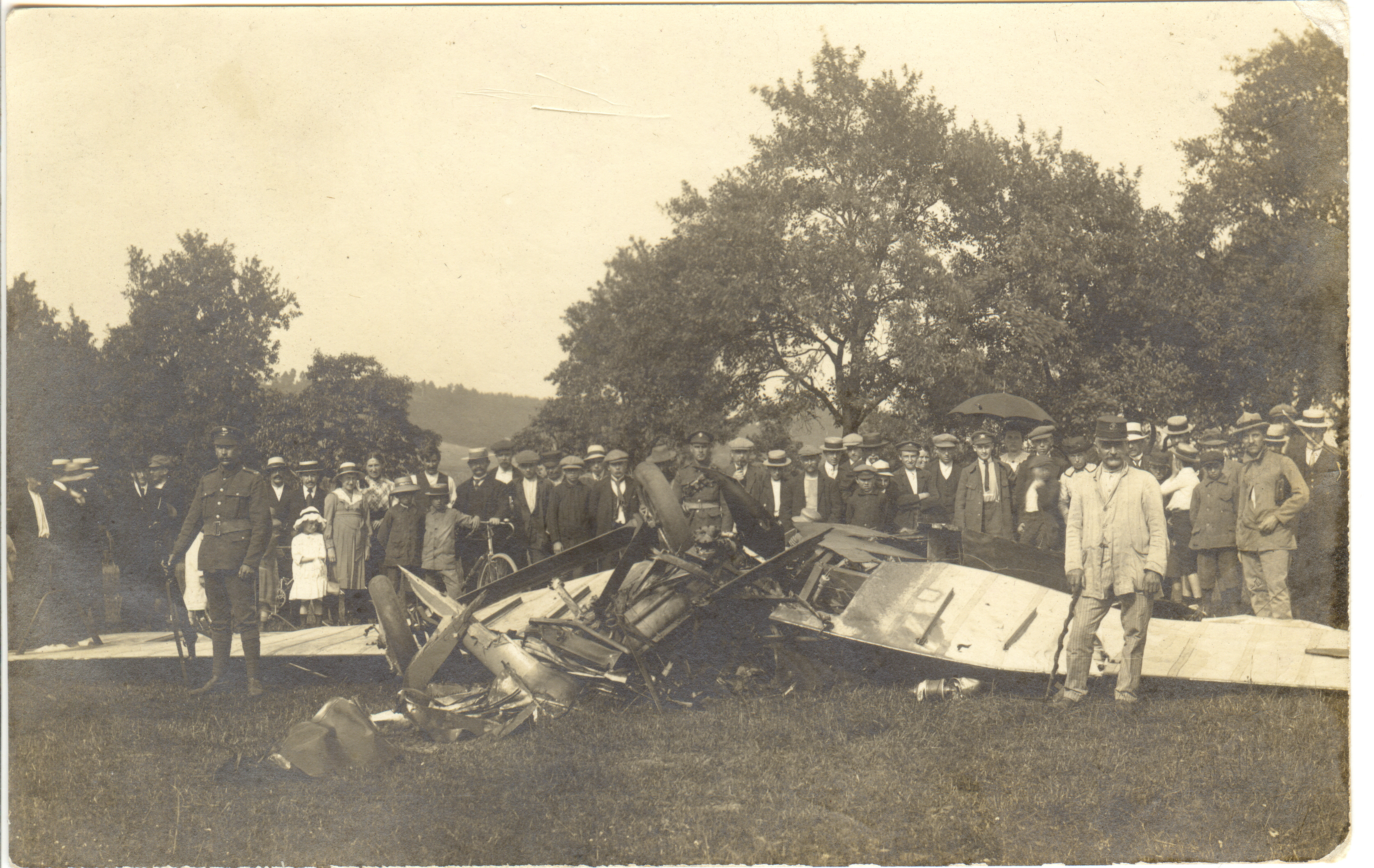 Belgique, Soye (Jodion) près de Franière (Floreffe) - Chute d'un avion du service postal  Cologne - Folkestone  le 8 juin 1919