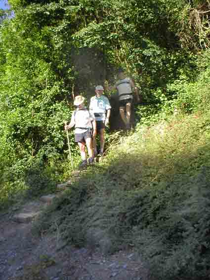 Arriv�e au Pr�at, c�t� grottes